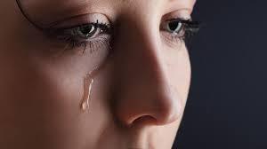 البكاء.. دواء خفي يفرزه المخ ويخفف الألم     
