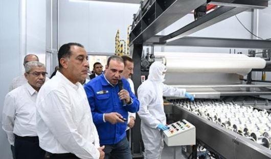 مدبولي يزور مصنع العربي ـ تويواتشي لإنتاج الزجاج الهندسي