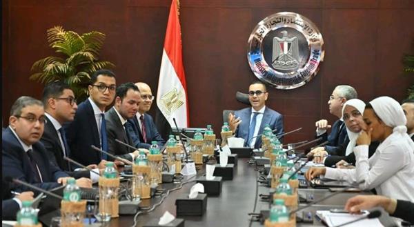 الخطيب يعقد اجتماعا موسعا لاستعراض سبل تعزيز موقع مصر على مؤشر التعقيد الاقتصادي
