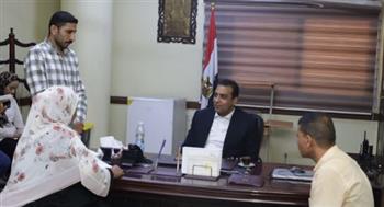   نائب محافظ قنا يناقش مع أهالي حاجر الجبل تقنين أراضي الدولة
