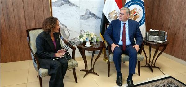 وزير البترول يبحث مع فالكو الأمريكية خطط التوسع واستخدام الطاقة المتجددة في حقولها بمصر