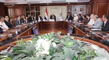   محافظ بني سويف يؤكد أهمية تطوير انتاج وتصنيع النباتات الطبية والعطرية