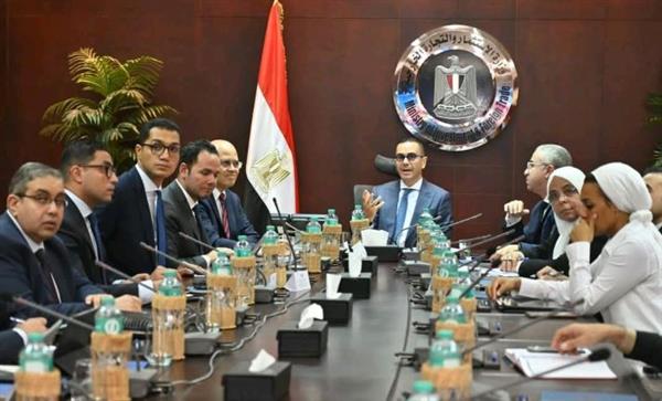 الخطيب يعقد اجتماعًا لتطوير موقع مصر على مؤشر التعقيد الاقتصادي