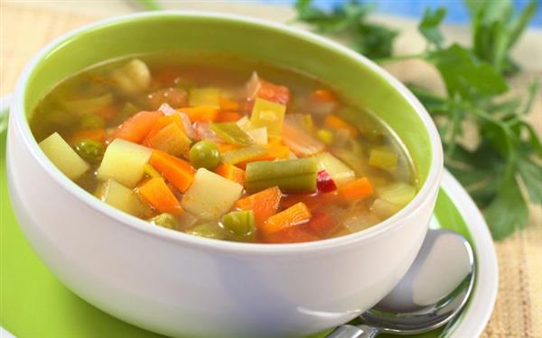 شوربة الخضار.. وصفة صحية تمنحك الطاقة وتدعم المناعة
