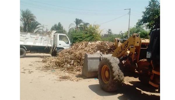 محافظ أسيوط: استمرار رفع نواتج تطهير الترع والمصارف بقرى مركز البداري