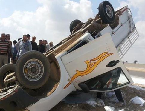 إصابة 12 شخصا فى انقلاب سيارة ربع نقل بالمنيا