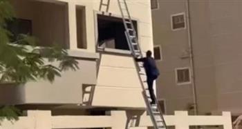   الأمن ينقذ قطة محتجزة بأحد العقارات فى المنيا