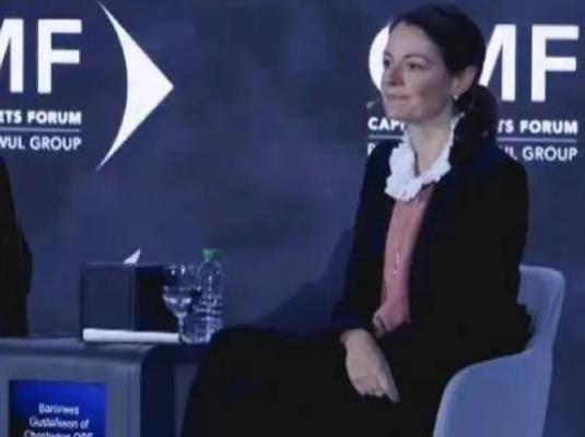 استقالة وزيرة الاستثمار البريطانية قبل أسابيع من قمة كبرى لجذب المستثمرين