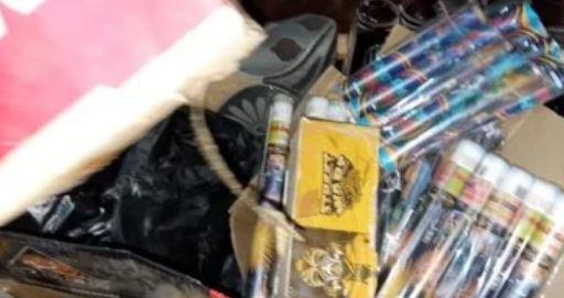 ضبط عصابة ألعاب نارية تحمل 43 ألف قطعة