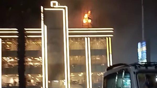 حريق أعلى مبنى مطعم "قصر المندي" بشارع فيصل