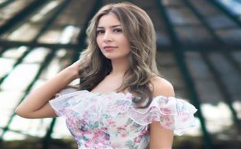 جنات تجمع العائلة والفنانين للاحتفال بنجاح " ألوم على مين"