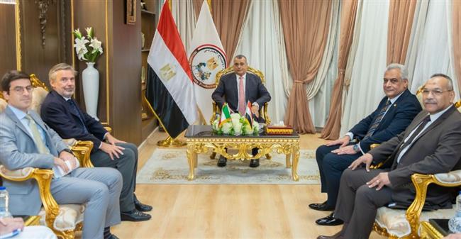 وزير الإنتاج الحربي يستقبل السفير الإيطالي