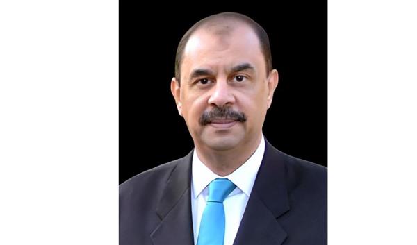 توقيع عقود تأجير وحدتي إنتاج الملابس وتصنيع الورق بمجمع عرب بني واصل الصناعي بسوهاج