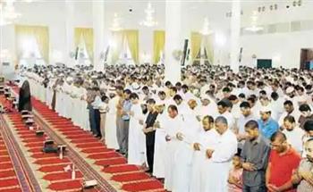   ما حكم الحركة أثناء الصلاة؟.. عضو مركز الأزهر تجيب 