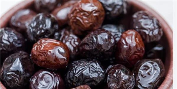 البلح الأسمر.. وجبة طبيعية متكاملة لنمو وصحة الأطفال