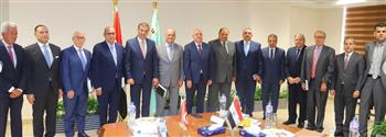   وزير الزراعة يبحث مع وفد تونسي رفيع المستوى تعزيز الاستثمارات المشتركة