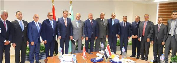 وزير الزراعة يبحث مع وفد تونسي رفيع المستوى تعزيز الاستثمارات المشتركة
