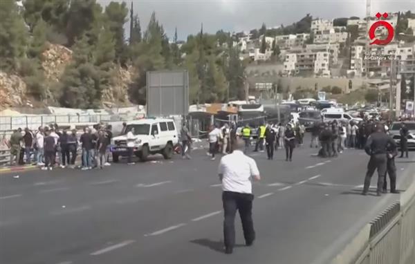 مراسلة "القاهرة الإخبارية" من القدس المحتلة ترصد تفاصيل إطلاق النار بمفرق راموت