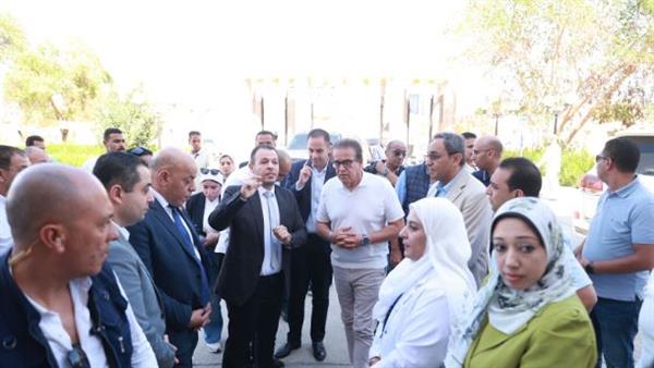 وزير الصحة يوجه بدراسة إنشاء وحدة لزراعة النخاع ومستشفى للصحة النفسية بقنا