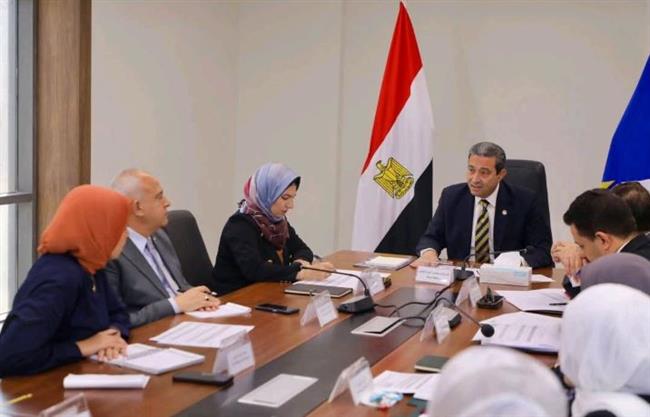 محافظ دمياط يناقش أعمال الخطة الاستثمارية للعام المالى الحالى 