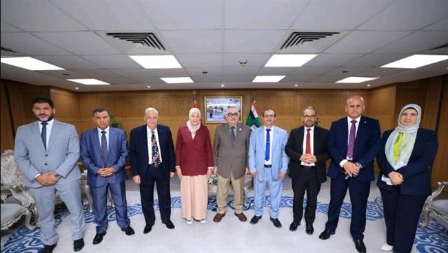 وفد من جامعة الأزهر يزور رئيس هيئة قضايا الدولة. لتقديم التهنئة 