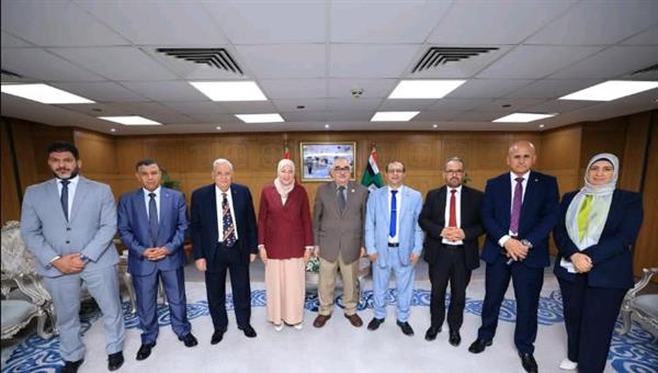 وفد من جامعة الأزهر يزور رئيس هيئة قضايا الدولة. لتقديم التهنئة