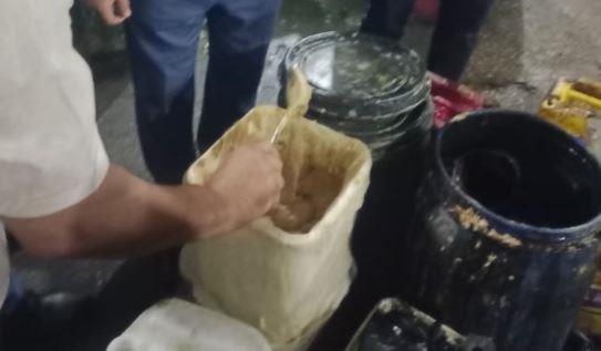 الجيزة: إغلاق مصنع زيوت وضبط 8 أطنان فاسدة