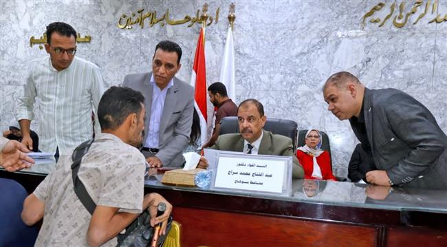 محافظ سوهاج يعقد اللقاء الجماهيري الأسبوعي للاستماع إلى شكاوى وطلبات المواطنين