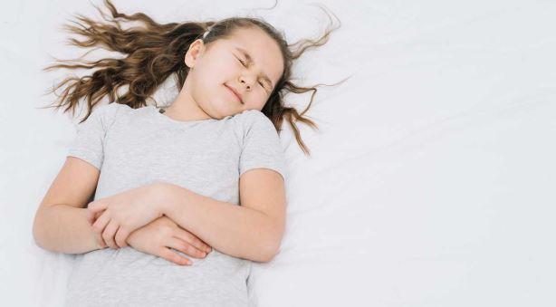 إمساك الأطفال بين العادات اليومية والأسباب العضوية: متى يصبح الأمر خطيرًا؟