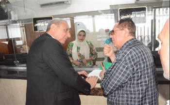   محافظ الغربية على شبابيك المراكز التكنولوجية بطنطا يستقبل المواطنين بنفسه ويتابع ملف التصالح 