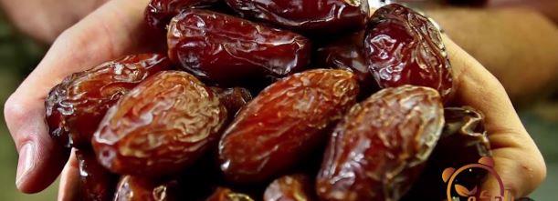 قبل ما تأكل البلح.. خطوة بسيطة تحميك وأطفالك من مادة سامة
