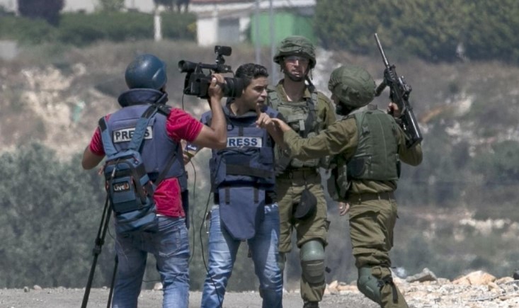 نقابة الصحفيين الفلسطينيين: الاحتلال يعتقل 42 صحفيًا خلال عام 2025