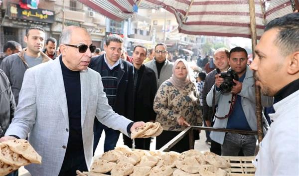 محافظ المنيا يقود حملة تموينية مفاجئة بحي جنوب