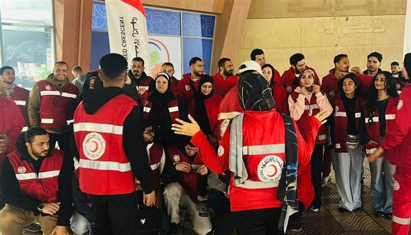 متطوعو الهلال الأحمر المصري يقضون ليلة رأس السنة على معابر فلسطين والسودان