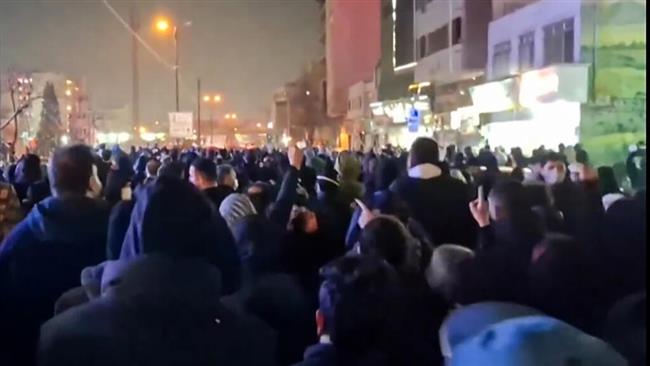 ترامب: إذا بدأ قادة إيران إطلاق النار على المتظاهرين فإننا سنبدأ إطلاق النار