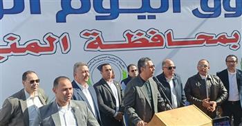وزير التموين ومحافظ المنيا يفتتحان سوق اليوم الواحد