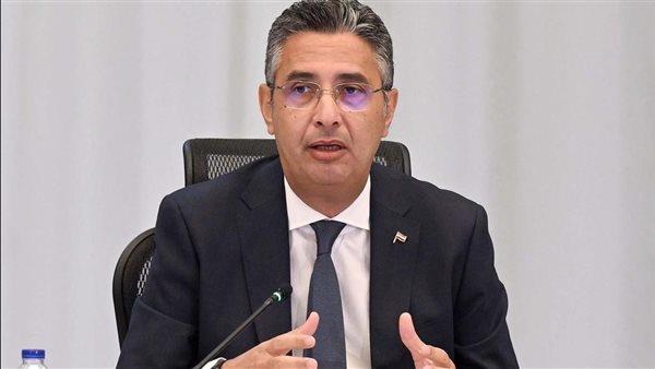 وزير التموين يطمئن على إنتاج السكر المحلي وتخزين القمح بالصوامع بالمنيا