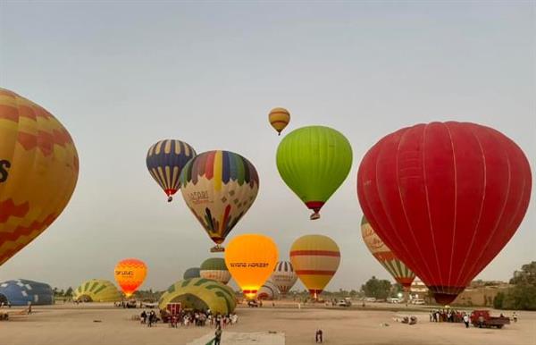إلغاء تحليق رحلات البالون بسماء الأقصر لليوم الثاني على التوالي بسبب شدة سرعة الرياح