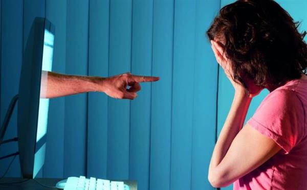 التحرّش الإلكتروني.. جريمة محرّمة و«عار رقمي» لا يقل خطورة عن الاعتداء المباشر