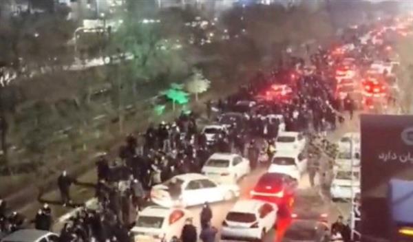 إيران: عناصر إرهابية انضمت إلى الاحتجاجات لإثارة الفوضى والعنف