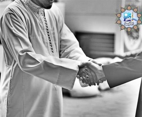 هل تجوز المصافحة عقب الصلاة؟.. الإفتاء تُجيب