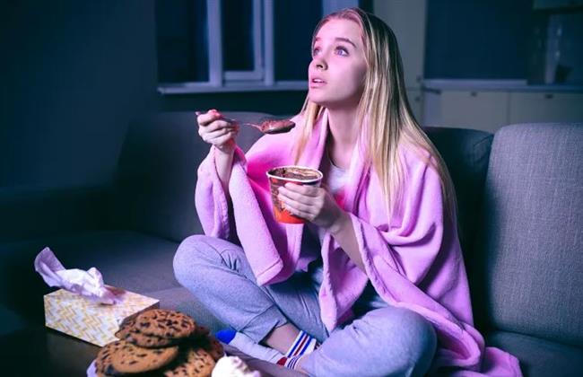 هل تأكل عند التوتر أم للهروب النفسي؟ إليك الإجابة