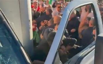   شاحنة تدهس متظاهرين ضد النظام الإيراني في لوس أنجلوس