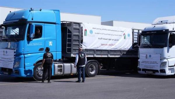 الأردن يرسل 51 شاحنة مساعدات إنسانية إلى سوريا