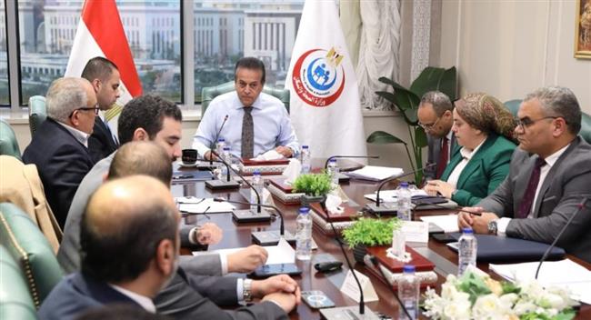 وزير الصحة يعقد اجتماعا مع مجلس إدارة مستشفى جوستاف روسي لعلاج الأورام