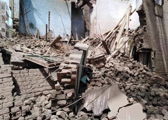 مأساة في سوهاج.. انهيار منزل وإنقاذ 5 أشخاص