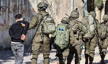   قوات الاحتلال تعتقل مالايقل عن 19 فلسطينيًا من الضفة
