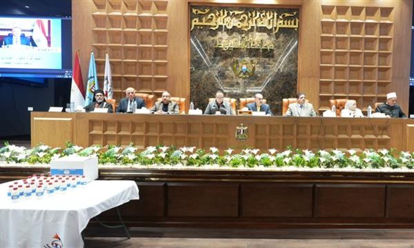 محافظ أسيوط يطلق مبادرة "كوب لبن لكل طفل"