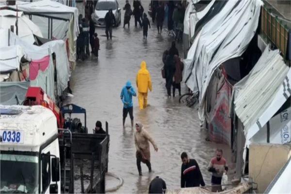 أمطار غزيرة ورياح قوية تتسبب في انهيار منازل وخسائر بشرية بغزة