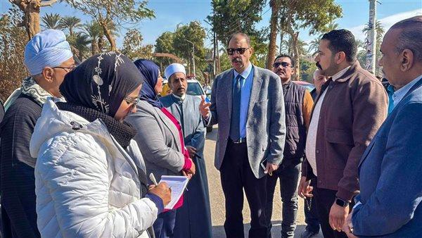خلال 15 يومًا.. محافظ سوهاج يوجه بإنهاء رصف مدخل قرية «إدفا»